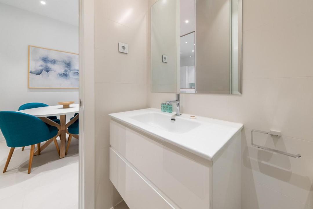 2 Bedrooms 2 Bathrooms Furnished - Delicias - Modern- Mintystay Мадрид Экстерьер фото