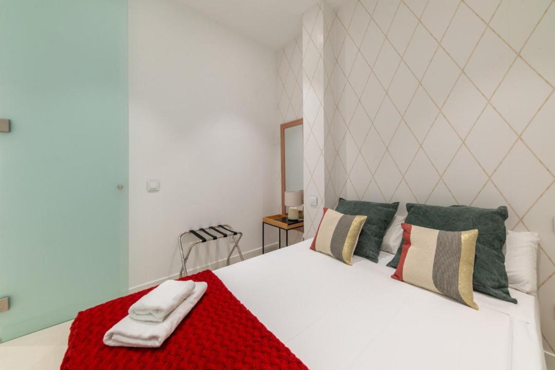 2 Bedrooms 2 Bathrooms Furnished - Delicias - Modern- Mintystay Мадрид Экстерьер фото