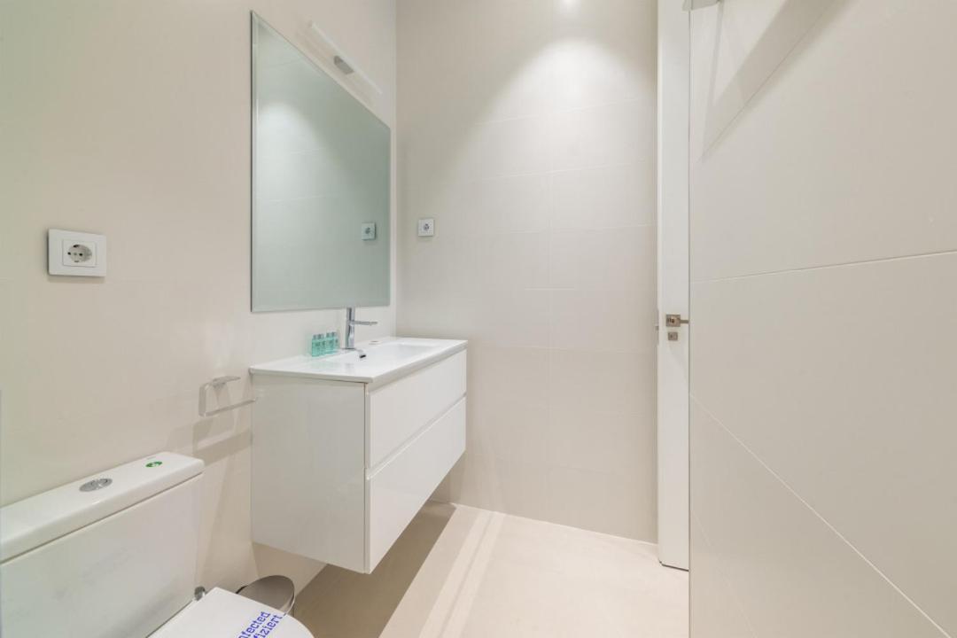 2 Bedrooms 2 Bathrooms Furnished - Delicias - Modern- Mintystay Мадрид Экстерьер фото